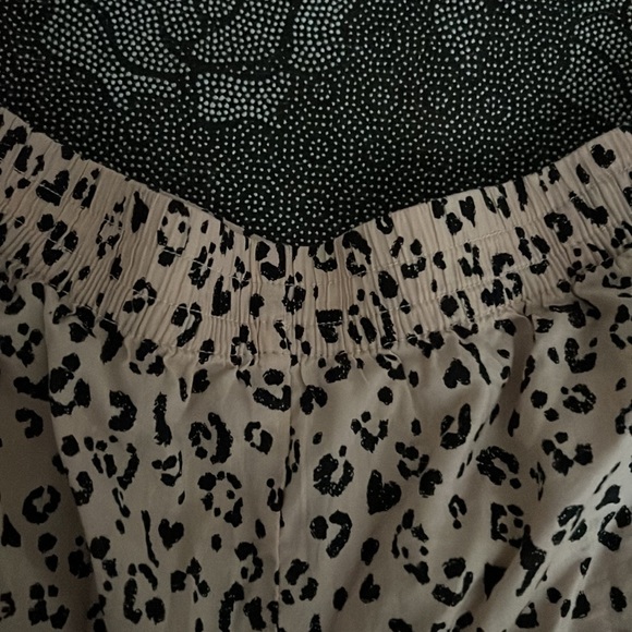 Vintage 2000’s Leopard shorts 🐆💕